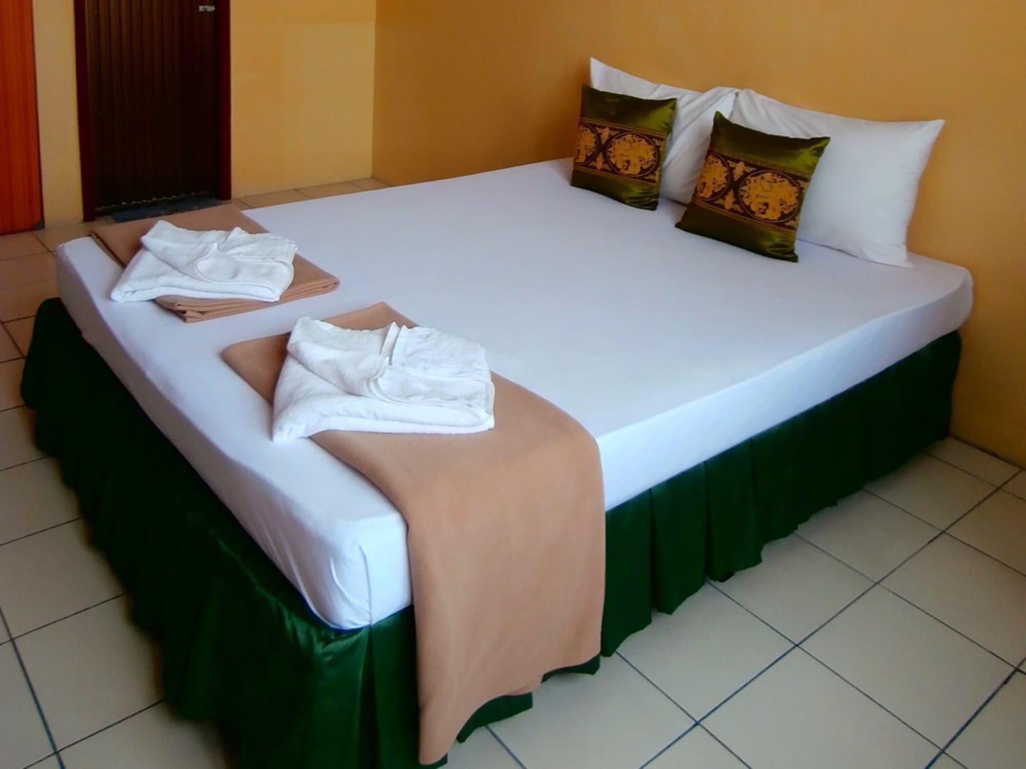 Seabreeze Mansion Hotel Phuket Екстериор снимка